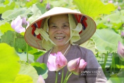 Nghệ nhân đầu tiên dệt thành công lụa tơ sen ở Việt Nam, giá bán đắt như vàng