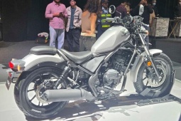 Honda Rebel 300 trình làng, tích hợp E-Clutch, giá chỉ từ 60,5 triệu đồng