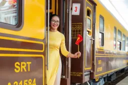 Điều khác biệt của tàu du lịch Phong Nha - Cố đô Huế