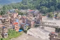 Thảm họa lũ lụt Nepal: Mất liên lạc với du khách của 19 quốc gia