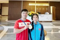 Đô vật xứ Thanh Lò Thị Hồng bước lên đỉnh thế giới