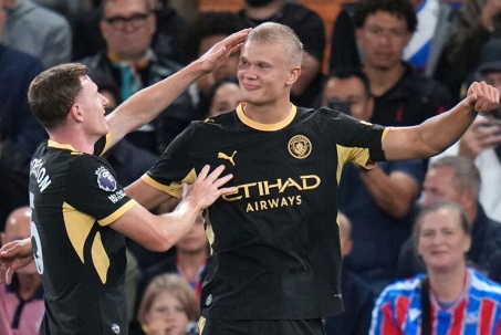 Haaland lập cú đúp vượt huyền thoại Arsenal, bật cười khi sao Man City văng tục