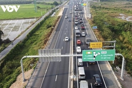Xử phạt lỗi không giữ khoảng cách an toàn trên cao tốc: Tài xế còn nhiều thắc mắc