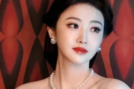 Cú trượt đau của Đệ nhất mỹ nữ Bắc Kinh