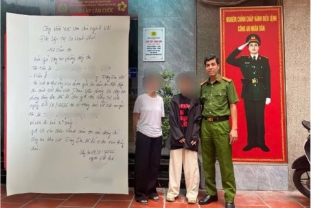 Bỏ nhà đi lúc 2h sáng, bé gái được chú Công an đưa về an toàn