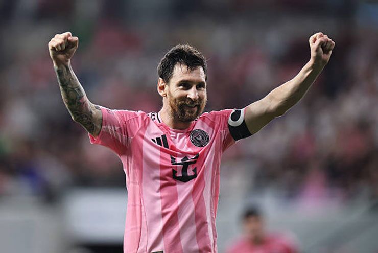 Messi ghi poker & cú đúp sút phạt thành bàn, tiến sát kỷ lục