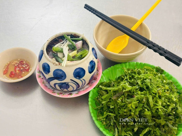 Mắt cá ngừ đại dương được chế biến thành nhiều món nhưng món được coi là đặc sản trứ danh xứ 'Hoa vàng trên cỏ xanh' chính là món mắt cá ngừ hầm thuốc bắc. Ảnh: Nhật Hà
