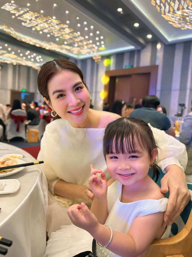 Ảnh sao 30/8: Giáng My khoe ảnh thời trẻ - 4