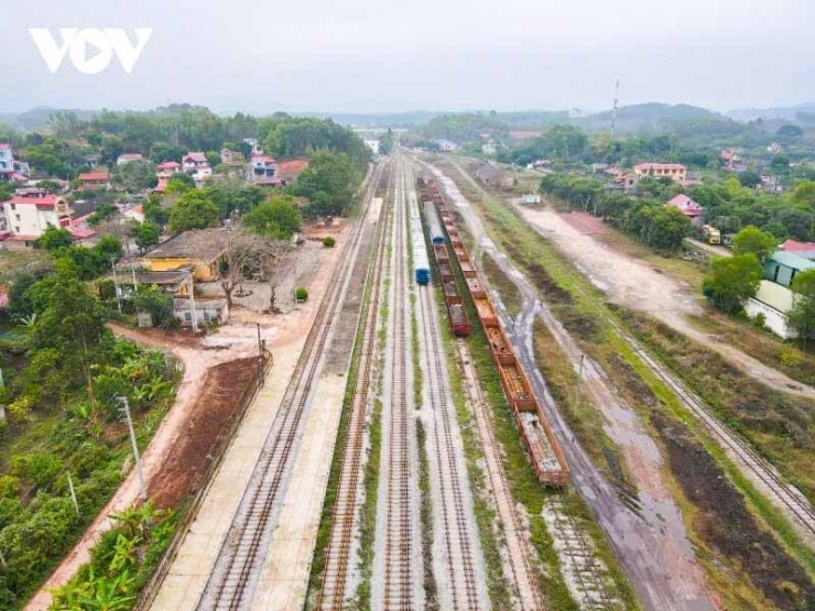 “Sau khi lên phường Kép, địa phương tiếp tục bám sát các quy hoạch đã được xây dựng, định hướng Kép trở thành khu kinh tế chuyên biệt, tập trung phát triển công nghiệp, logistics và kho vận”, Chủ tịch UBND xã Kép nhấn mạnh.
