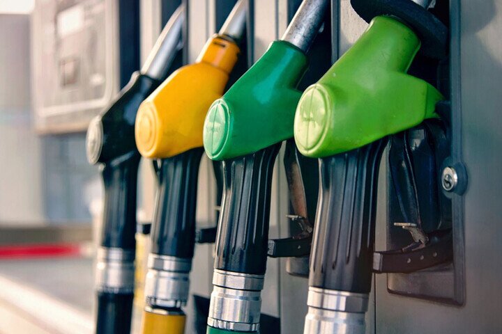 Giá xăng dầu tiếp tục đi xuống. (Ảnh: Whichcar).