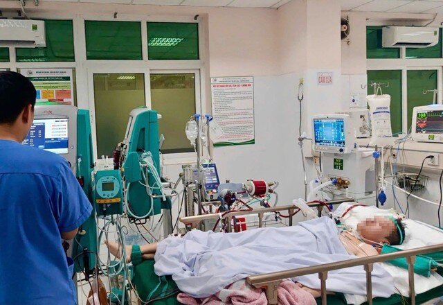 Bệnh nhân nhập viện trong tình trạng suy hô hấp, suy đa cơ quan nguy kịch. Ảnh: BVCC. 