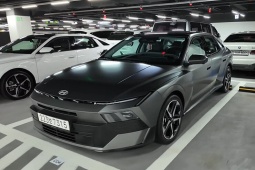 Ngắm Hyundai Elantra 2027 ngoài đời thực: Dáng mới cơ bắp, nội thất ngập công nghệ