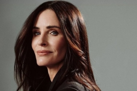 Courteney Cox cảnh báo vùng da dễ lão hóa, thường bị bỏ quên