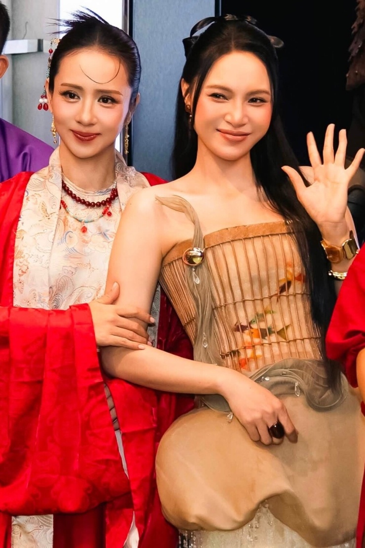 Hiền Ngô kể chấn thương khi tập kiếm. Video: Đoàn phim cung cấp
