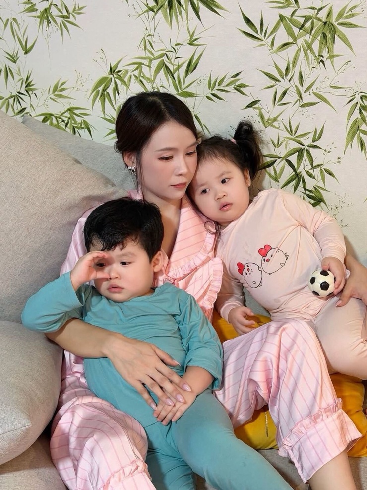 Ảnh sao 31/8: Subeo nhà Cường Đôla quấn quýt các em - 3