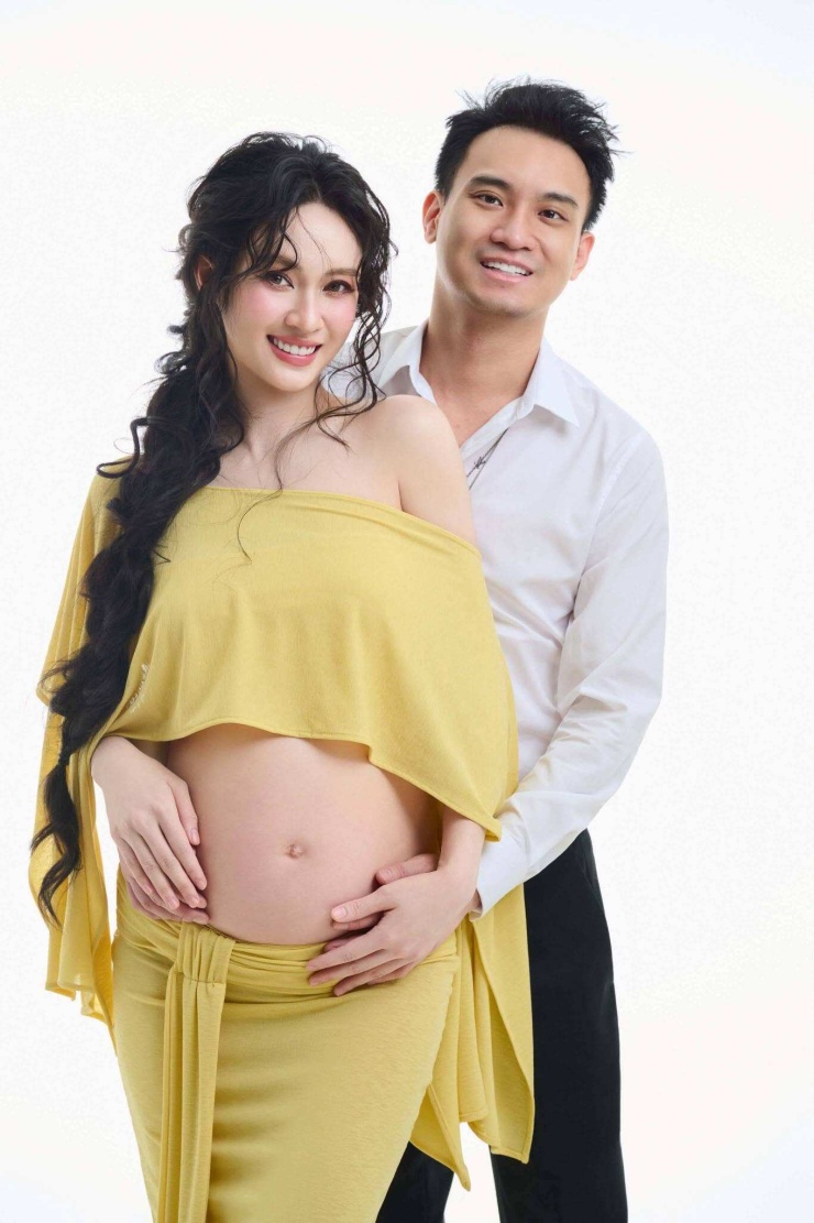 Vũ Thúy Quỳnh rạng rỡ khoe sắc khi mang bầu - 7