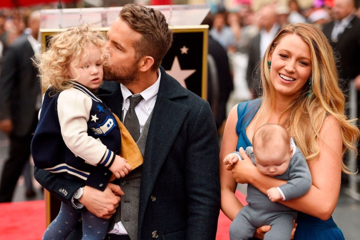 Blake Lively và Ryan Reynolds kết hôn năm 2012, có bốn người con và được biết đến là một trong những cặp vợ chồng nổi tiếng thường giữ đời sống gia đình kín tiếng. Ảnh: Vanity Fair