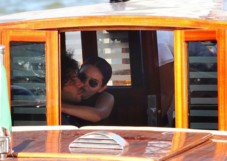 Selena Gomez và chồng du ngoạn Venice - 5