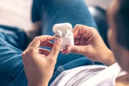 Một thói quen nhỏ có thể khiến tai nghe không dây không thể sạc pin