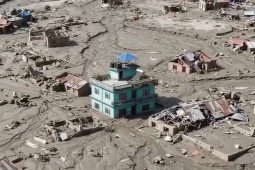 2 lý do được cho là giúp ngôi nhà ở Nepal đứng vững giữa dòng lũ