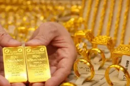 Giá vàng thế giới tiếp tục giảm, trong nước đứng im