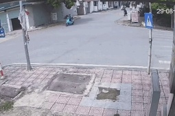 Giao thông - Đô thị - Clip: Tài xế công nghệ phóng nhanh, bị ô tô tông bay lên không