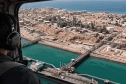 Tổng thống Mỹ Trump đăng video AI cảnh tấn công đảo chiến lược của Iran