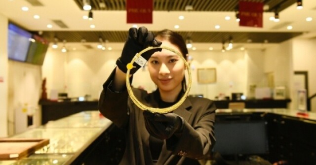 Giá vàng hôm nay 31/8: Thị trường giao dịch ở n...