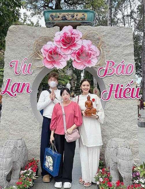 Ảnh sao 1/9: Midu và chồng thiếu gia tận hưởng kỳ nghỉ theo cách giản dị - 11