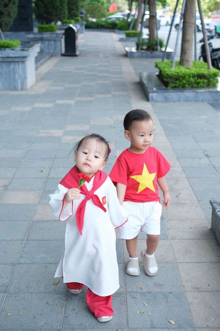 Phương Oanh tận hưởng kỳ nghỉ lễ bên cặp song sinh - 4