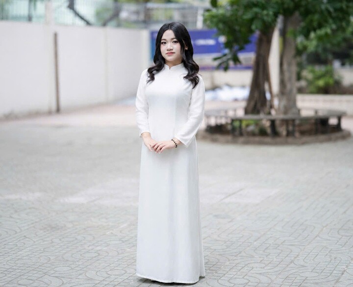 Em Phùng Minh Phương gây ấn tượng khi cùng lúc trúng tuyển ba đại học hàng đầu Trung Quốc. (Ảnh: NVCC)