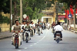 Đường phố Hà Nội cuối thập niên 1990 qua ống kính nhiếp ảnh gia Nhật