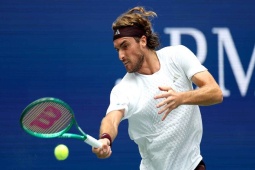 Đỉnh cao tennis US Open: Tsitsipas hồi sinh, tung 50 cú winner hạ gục Arthur Fils
