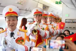 Đoàn Nghi lễ Quân đội lần đầu trình diễn 'Như có Bác trong ngày đại thắng' ở độ cao 10.000 m
