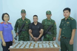 Lạng Sơn: Bắt người vận chuyển gần 400 tờ 100 USD nghi tiền giả vào nội địa