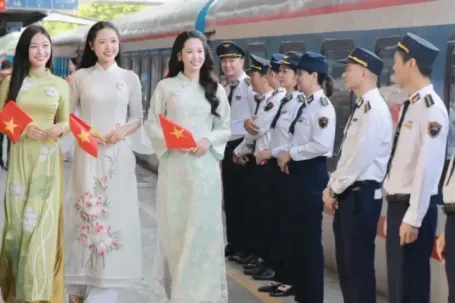 Sàn catwalk đặc biệt của 53 nhan sắc Hoa hậu Việt Nam giữa Ga Hà Nội