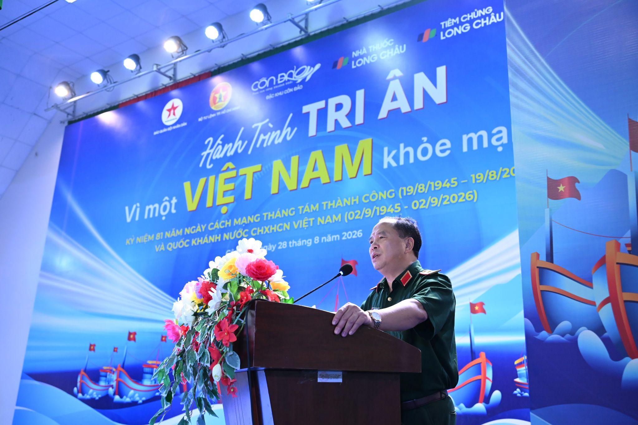 Đại diện Tổng biên tập Báo Quân đội nhân dân phát biểu khai mạc chương trình. Ảnh: Hoàng Khánh