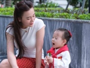 Phương Oanh tận hưởng kỳ nghỉ lễ bên cặp song sinh