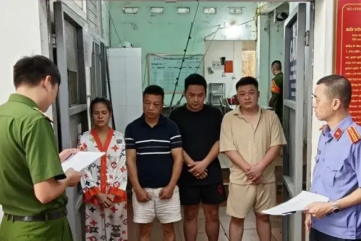 Tạm giữ 4 người tham gia hành hung tài xế taxi ở Quảng Ninh