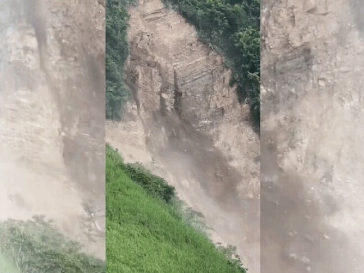 Clip: Núi lở như thác, đất đá vùi lấp đường dân sinh