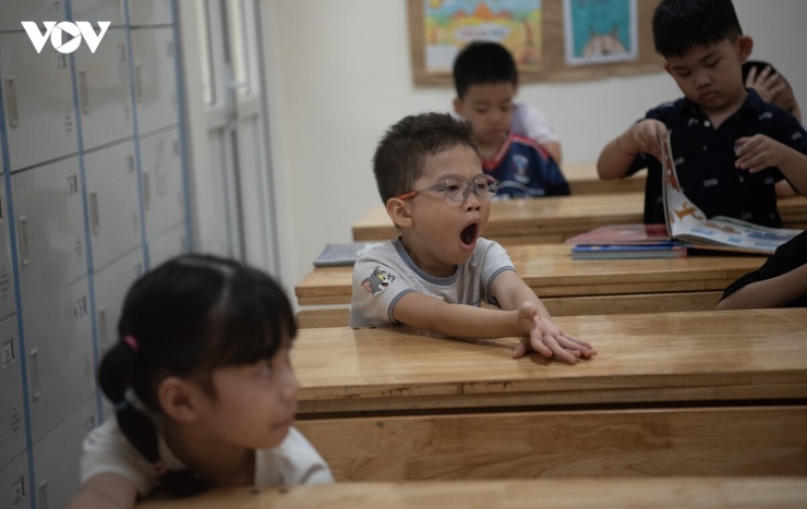 Học sinh lớp 1 được tạo điều kiện làm quen với trường, lớp, thầy cô và môi trường học tập mới trước khi năm học chính thức bắt đầu, qua đó giúp các em bớt bỡ ngỡ, tự tin và sẵn sàng bước vào chặng đường học tập đầu tiên.