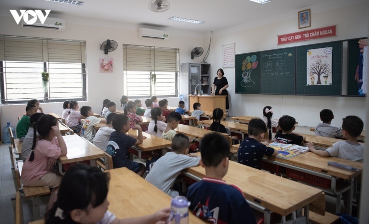 Với tinh thần chủ động, khẩn trương, các nhà trường đang nỗ lực hoàn tất những phần việc cuối cùng, từ ổn định tổ chức, sắp xếp đội ngũ đến chỉnh trang trường lớp, rà soát và bổ sung cơ sở vật chất, bảo đảm điều kiện tốt nhất để đón học sinh. Những thay đổi sau sáp nhập đặt ra không ít yêu cầu mới trong công tác quản lý và tổ chức dạy học, song cũng là cơ hội để các trường sắp xếp lại nguồn lực, phát huy thế mạnh, từng bước nâng cao chất lượng giáo dục, hướng tới một năm học mới ổn định, hiệu quả và tràn đầy khí thế.