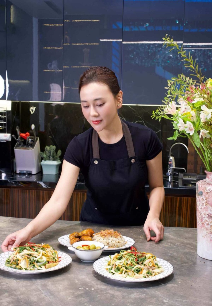 Ảnh sao 2/9: Phương Oanh chăm vào bếp dịp nghỉ lễ - 8