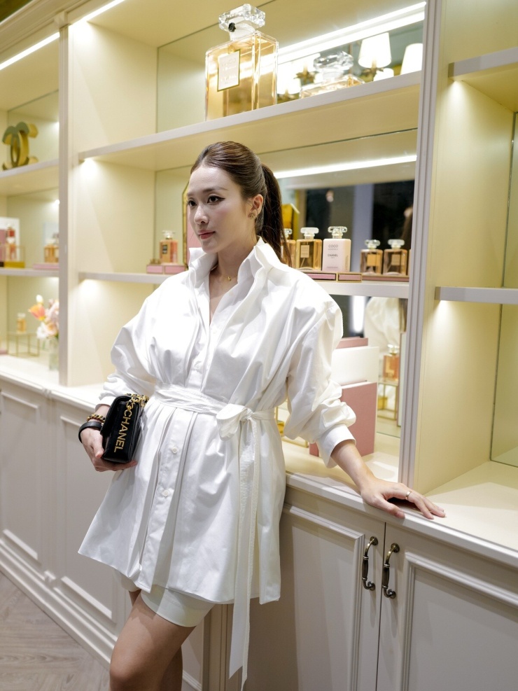 Trang phục lộ bụng lùm lùm của Khả Ngân trước khi nhận lời cầu hôn - 4