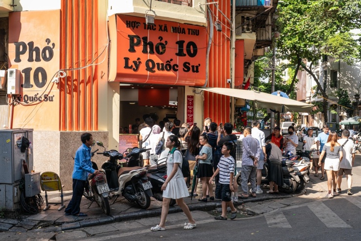 Xếp hàng ăn phở Hà Nội ngày lễ 2/9 - 5