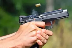 Gã đàn ông bị bắt sau 11 năm bắn vào ngực thiếu nữ ở hồ câu