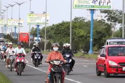 Dòng người ùn ùn từ miền Tây trở lại TPHCM