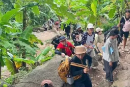 Kẹt đường leo núi Bà Đen