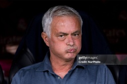 Mourinho áp dụng chế tài phạt mới hà khắc: Đi tập muộn sẽ bị đuổi không thương tiếc