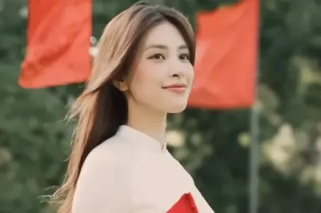 Hoa hậu Tiểu Vy, Hà Trúc Linh và dàn sao mừng Quốc khánh 2/9